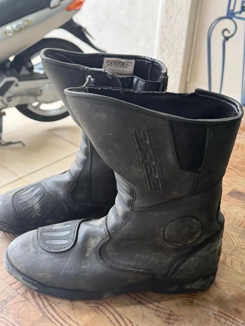 Jaqueta, calça e botas impermeáveis da zebra - Foto 5