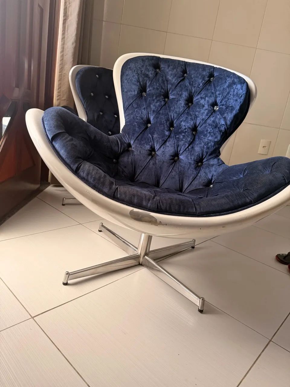 Poltronas giratórias - Tecido aveludado azul marinho  - Foto 4
