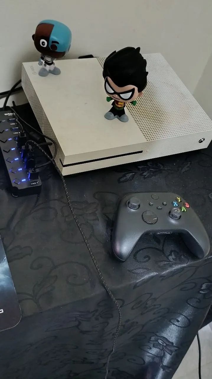 Xbox One S + 17 Jogos e 2 controles (Leia Descrição)