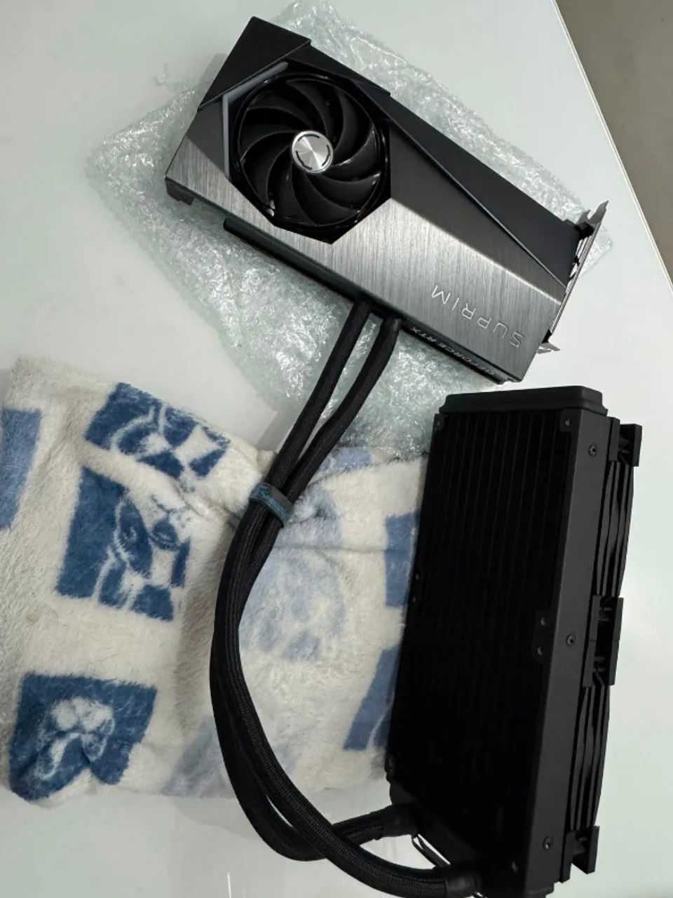 Rtx 4090 suprim x liquid - Foto 5