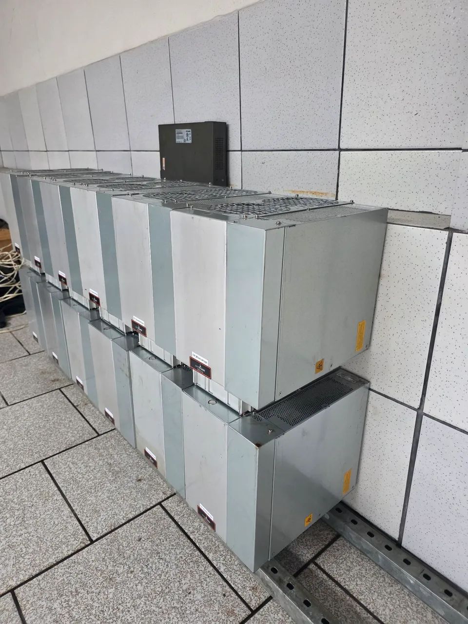 Antminer s19 pro 96TH (12 unidades) - Foto 2