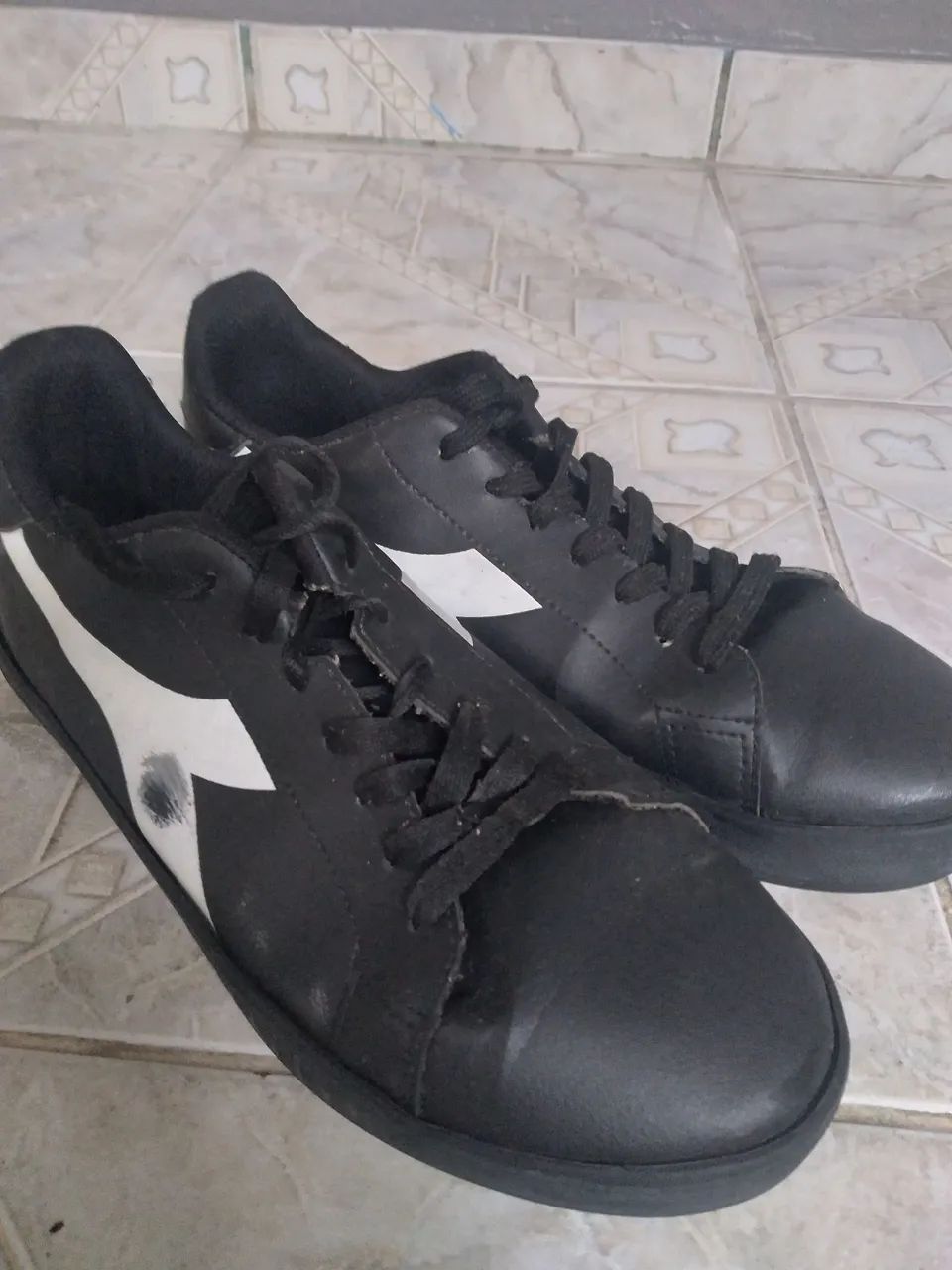TÊNIS PRETO - 41/42 - Foto 4