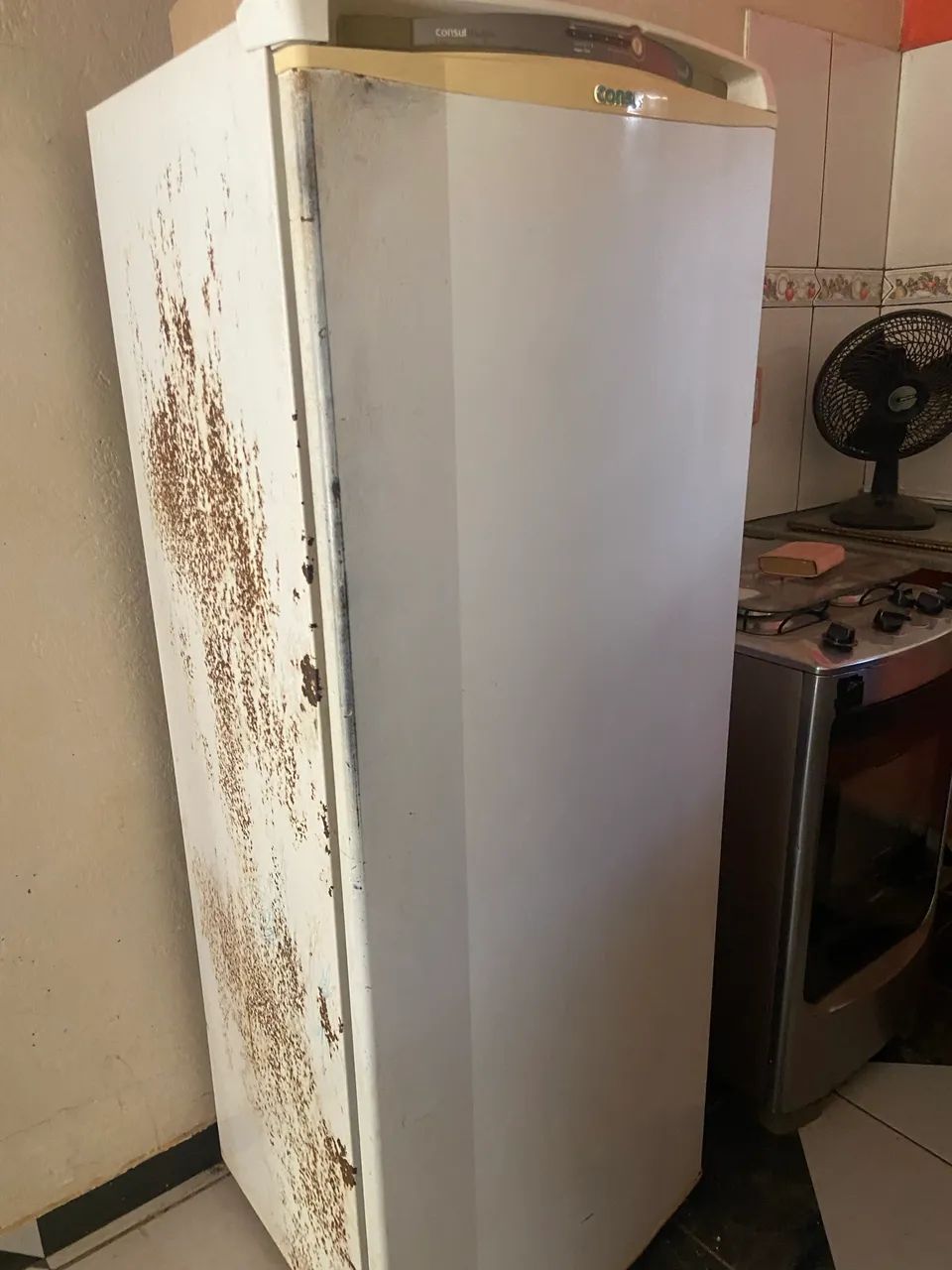 GELADEIRA BOM ESTADO PARA USO - Foto 5
