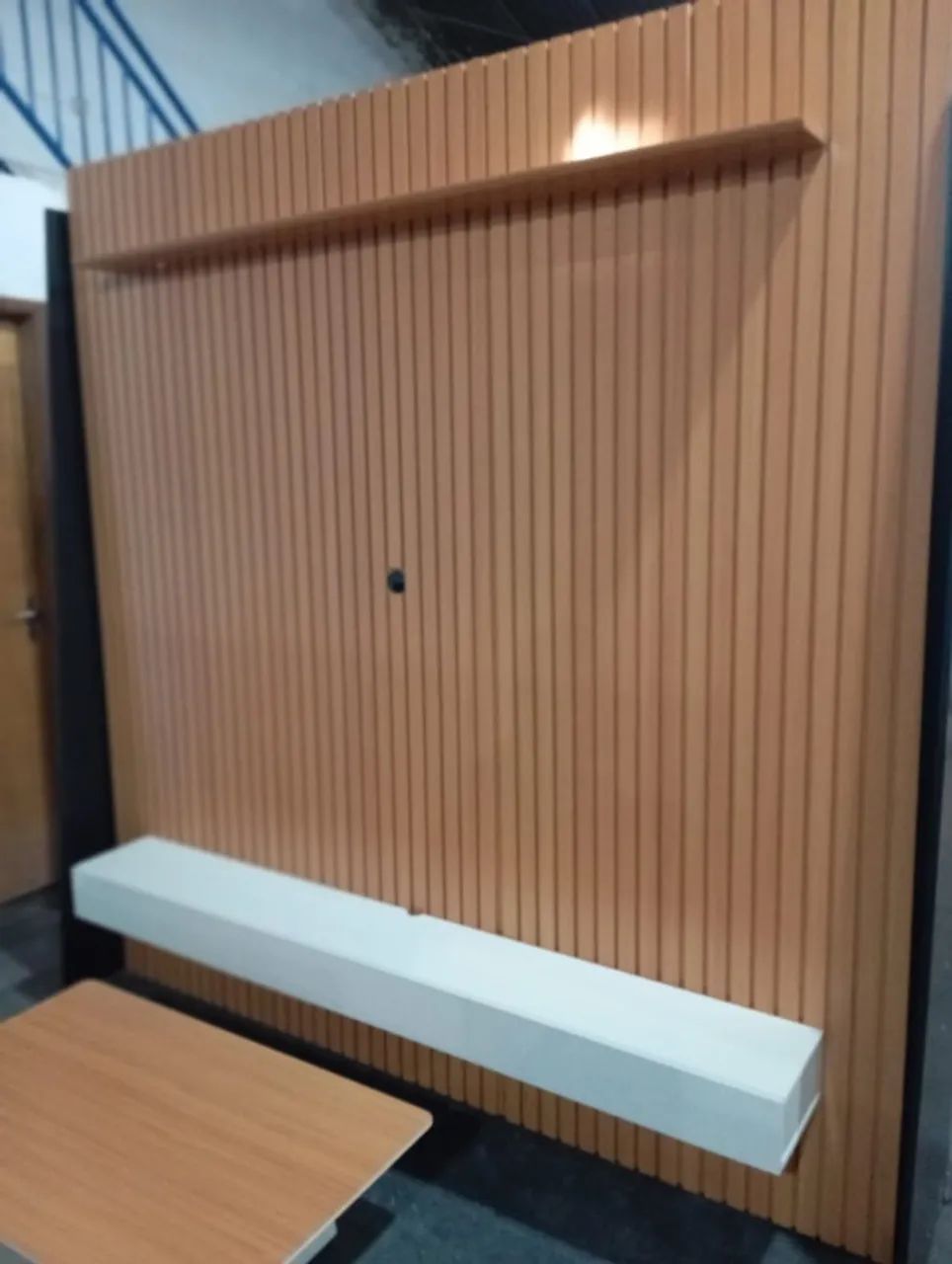 painel ripado com nicho 