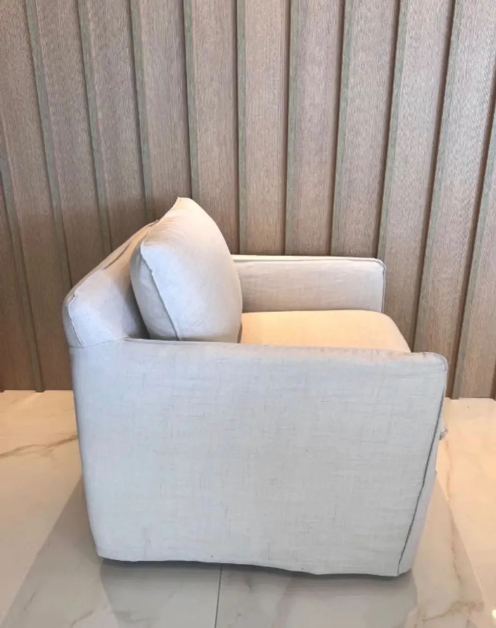 POLTRONA GIRATÓRIA BRANCA COM CAPA  - Foto 2