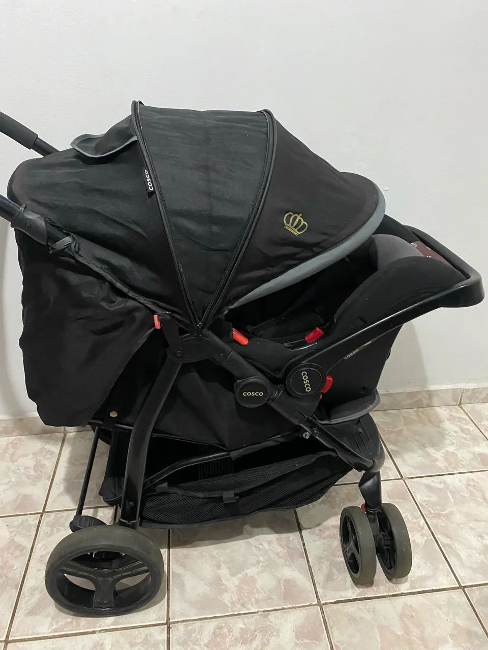 Carrinho de bebê e bebê conforto - Foto 5