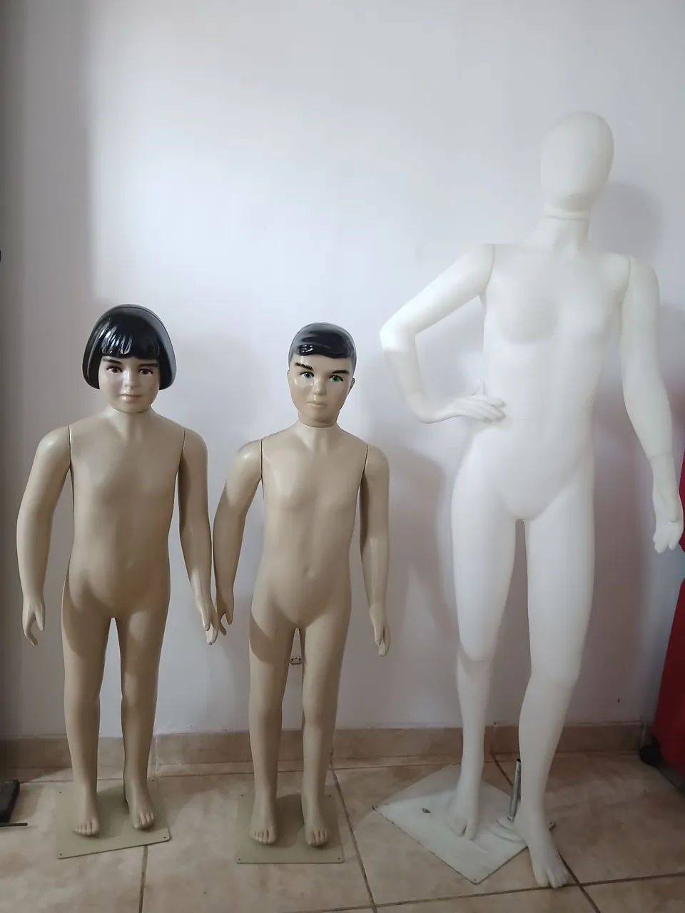 Vendo 4 maniquis infantis e 2 infanto juvenil,semi novos,barato 