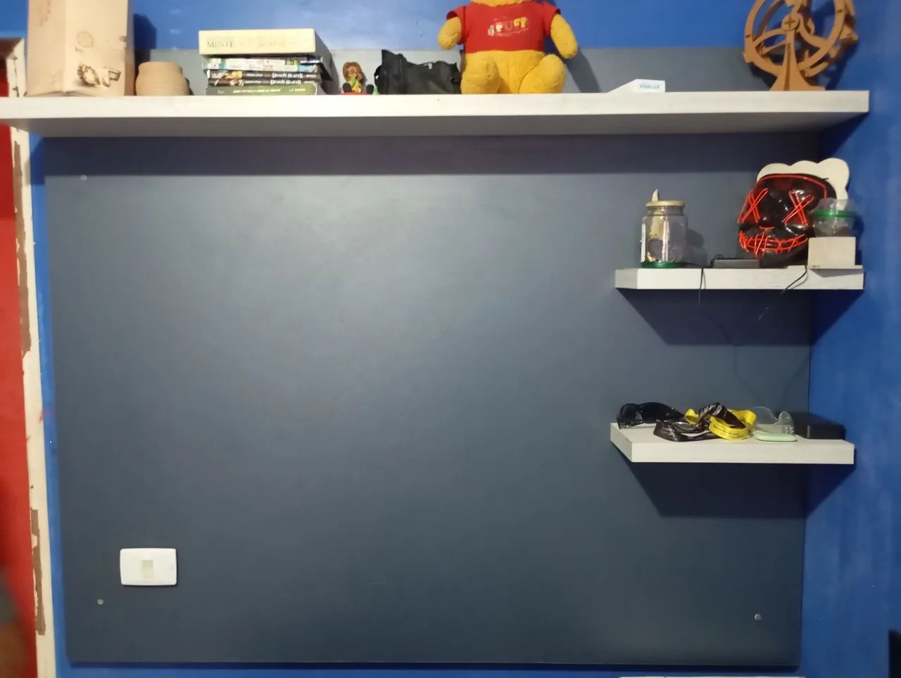 PAINEL DE MADEIRA AZUL ESCURO 