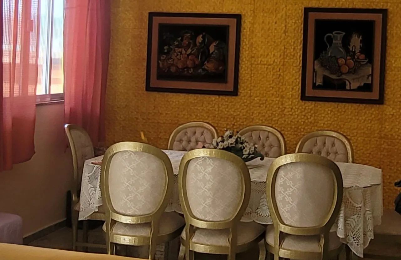 Mesa DE mármore e 8 cadeiras Luiz XV - Foto 3