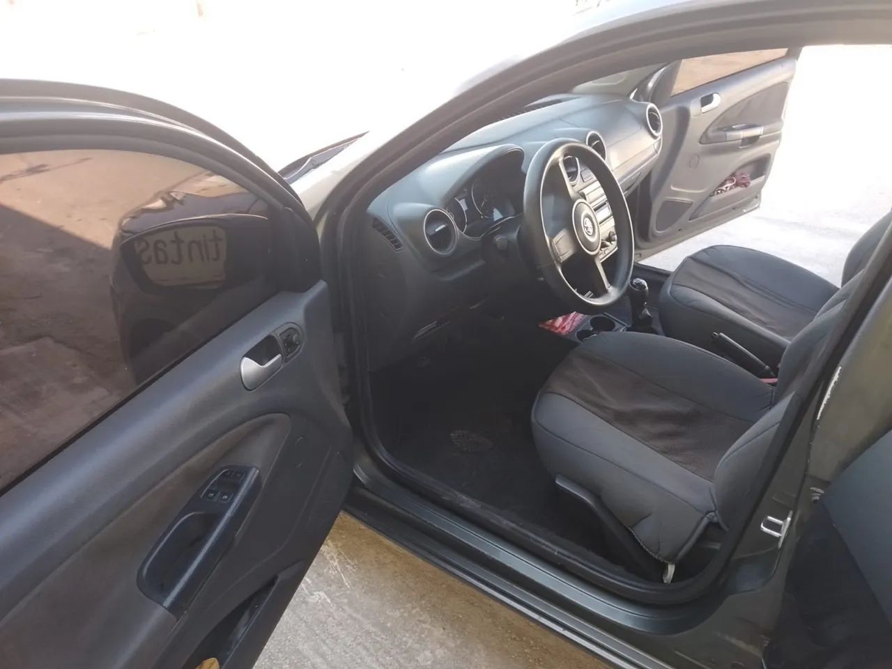 Volkswagen Voyage VOYAGE 1.0/1.0 City Mi Total Flex 8V 4p 2013