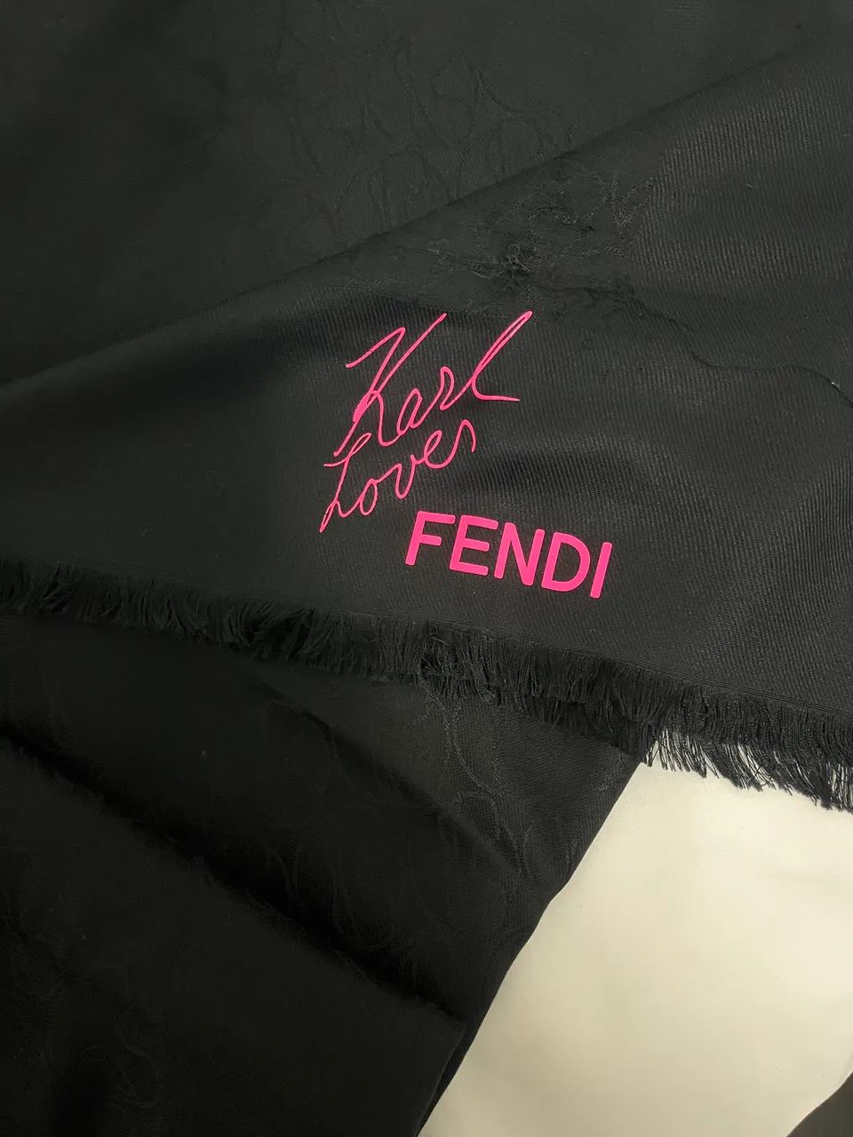 Xale Fendi preto - Foto 5