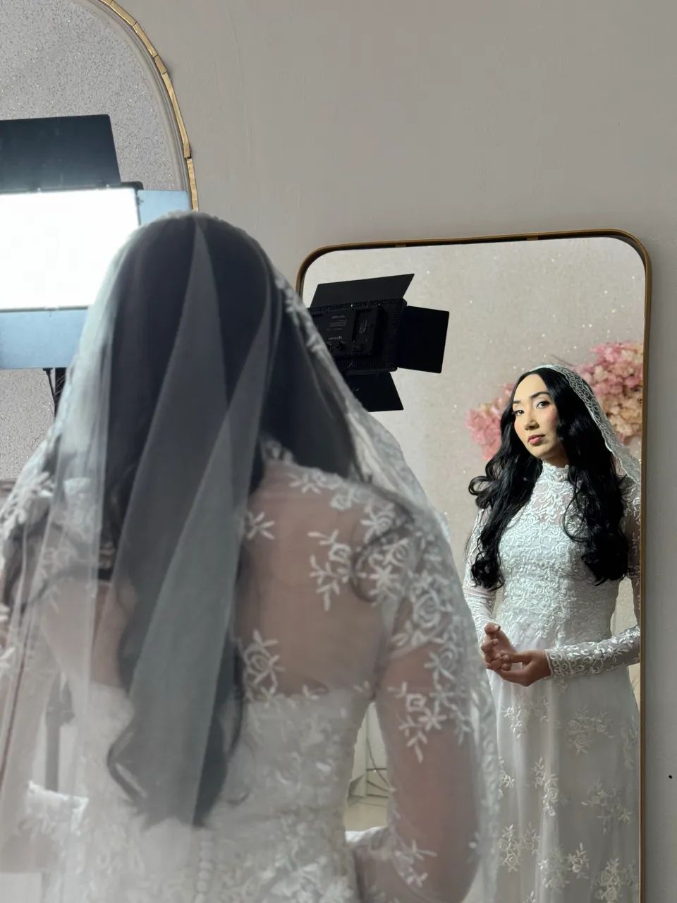 Vestido de noiva com renda, manga longa e gola alta - Foto 3