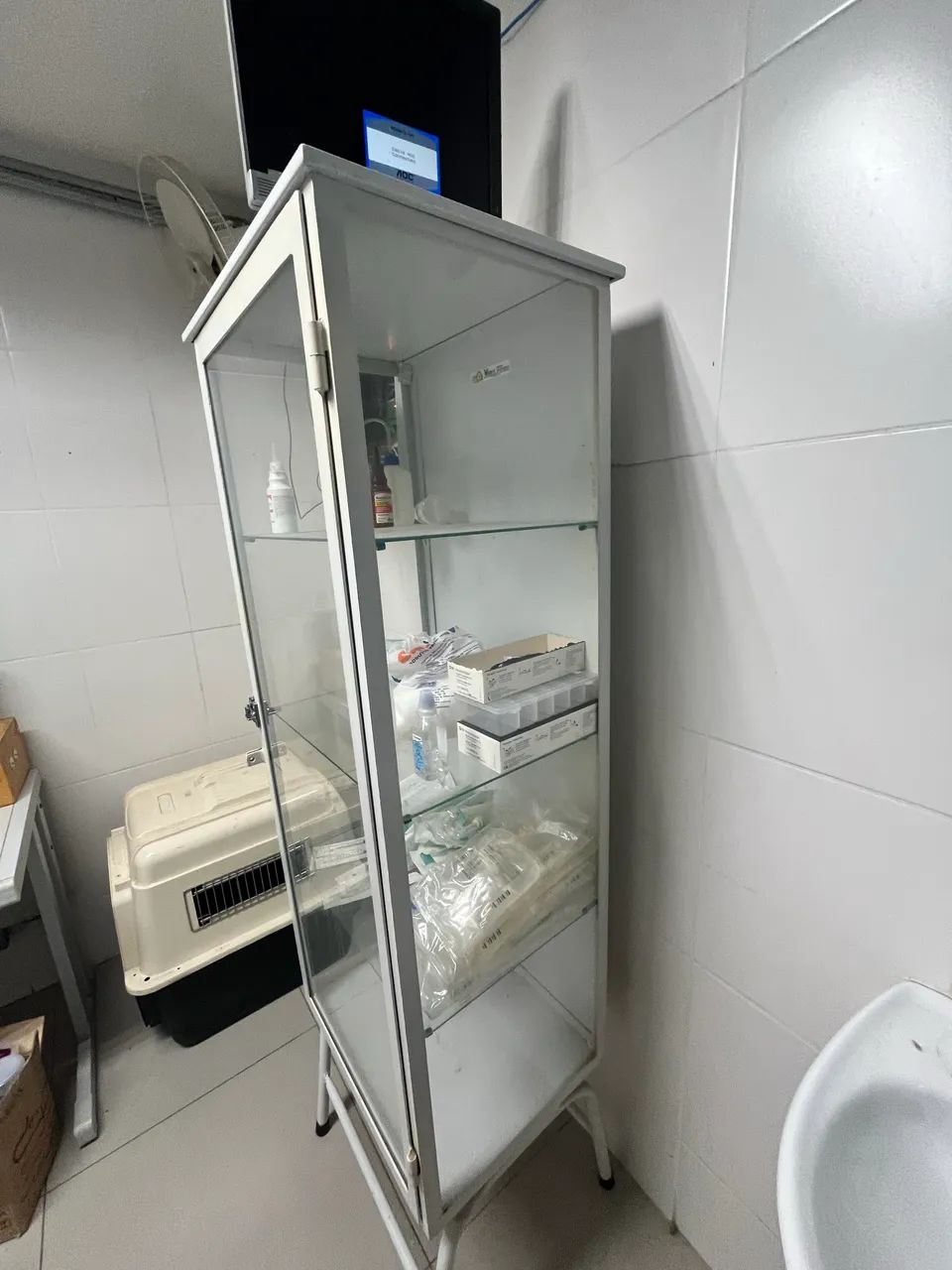Armário vitrine veterinário 