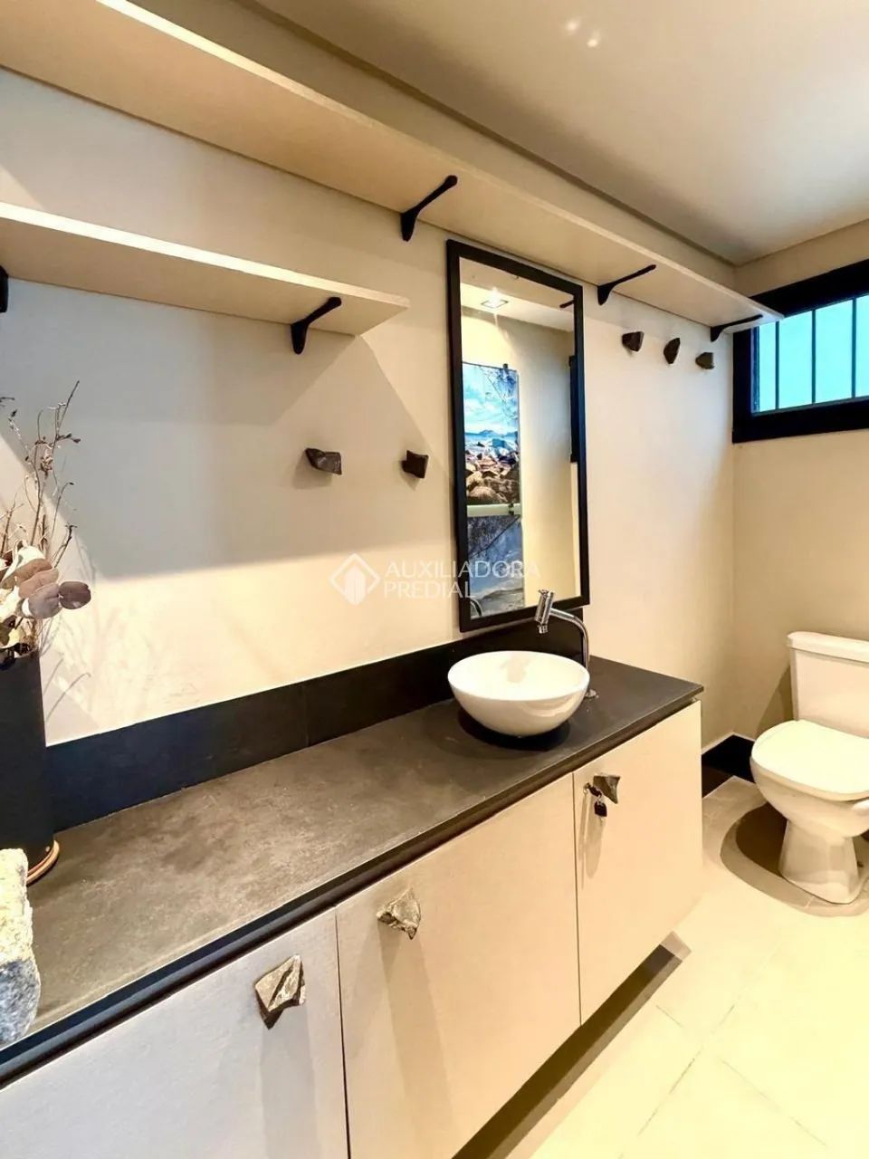 Studio de Alto Padrão com Deck Privativo e Toque de Natureza - Foto 5