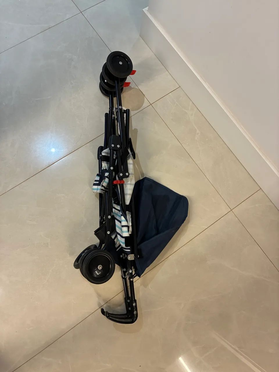 Carrinho de bebê guarda chuva Navy Azul Multikids  - Foto 4