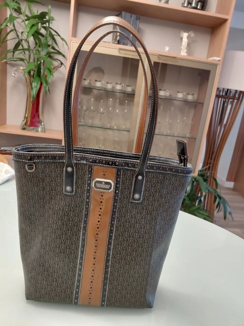 Bolsa Vitor Hugo semi- nova - Foto 2