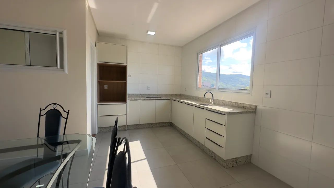 Alugo apartamento 2 dormitórios sendo uma suíte, área de serviço - Foto 2