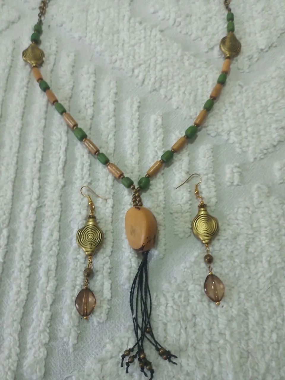 Lindo e Elegante Conjunto de Colar e Brincos;  Acompanha Caixinha do Conjunto - Foto 5
