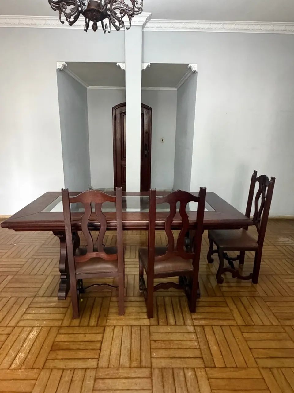 Mesa com 6 cadeiras 