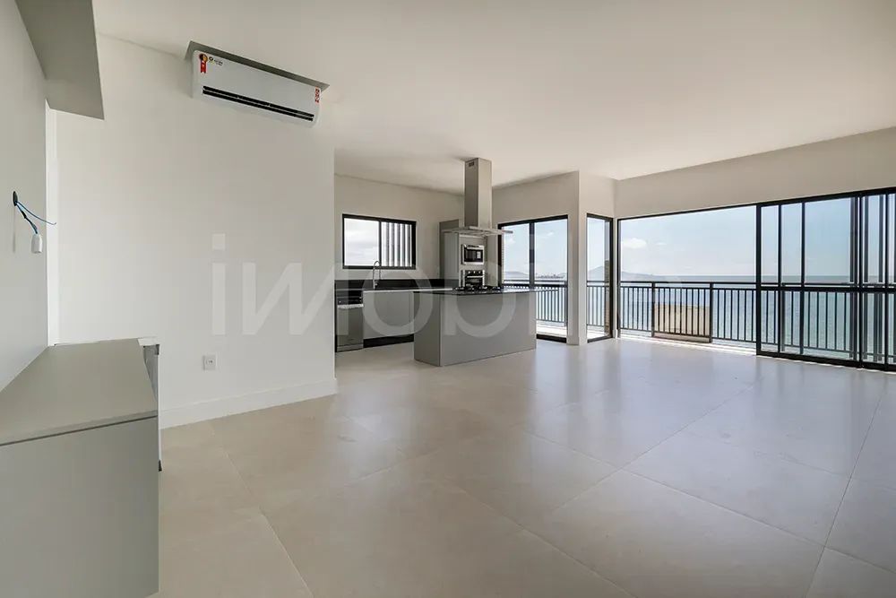 Apartamento frente mar no Edifício La Plage em Itajaí com 161,88m²