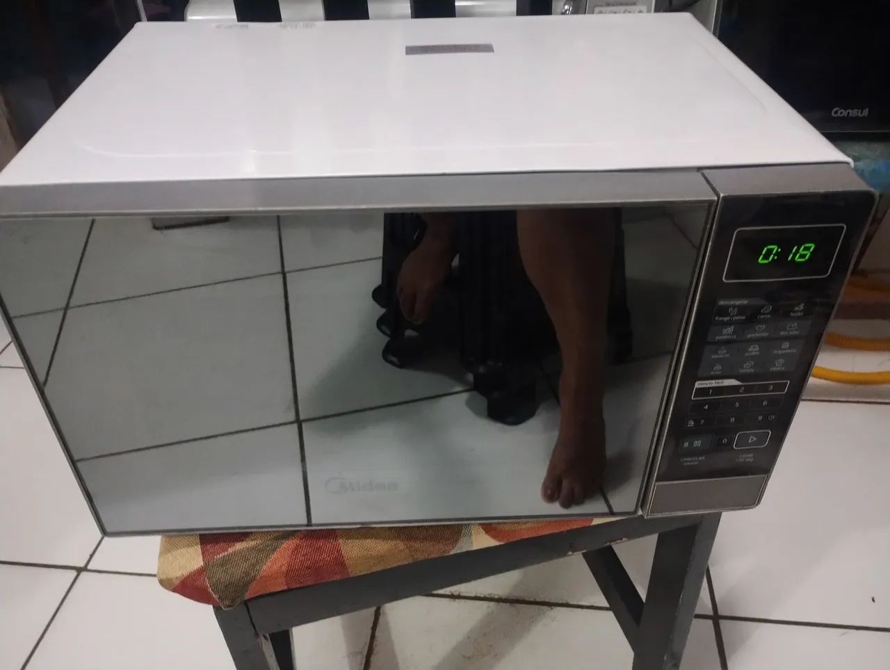 Microondas de 20 l pegando tudo e esquentando - Foto 5