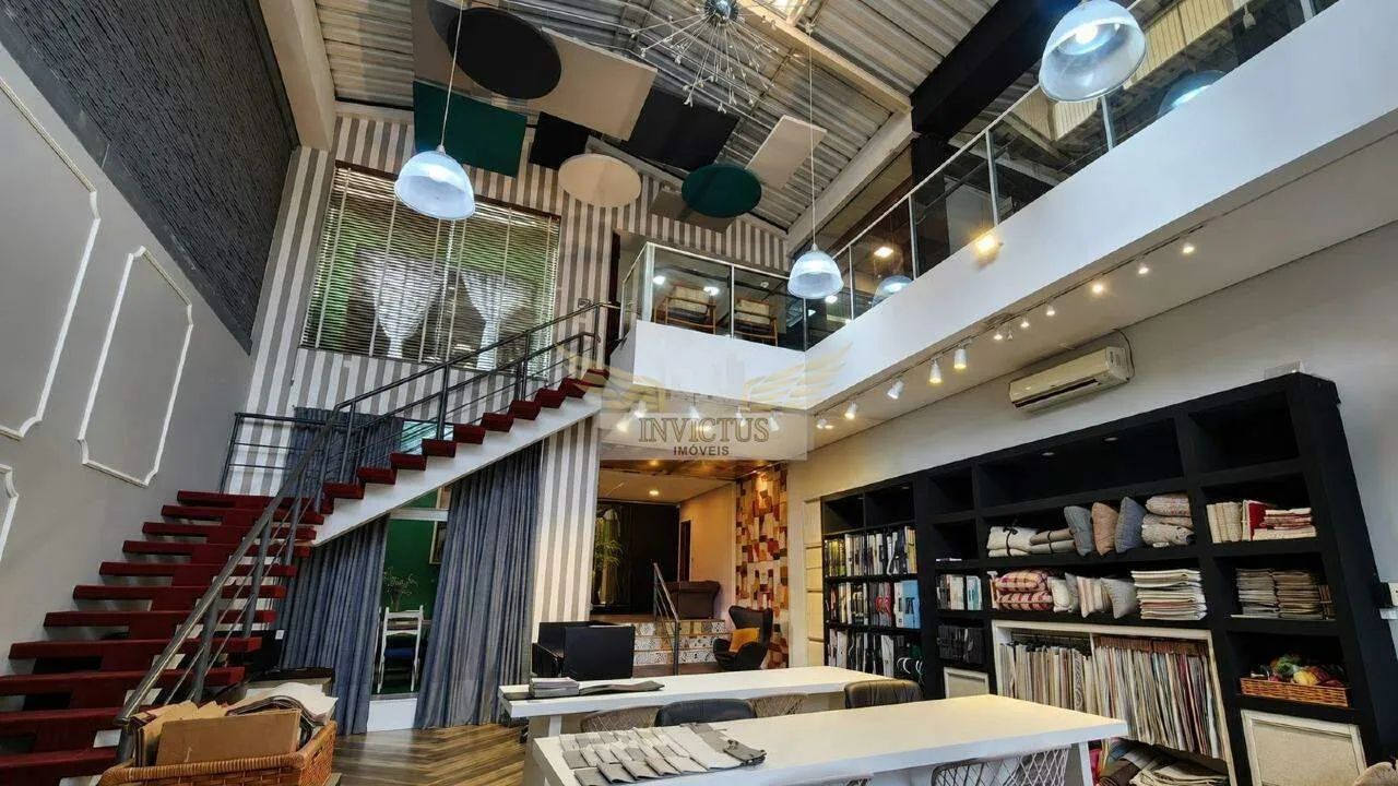 Galpão Comercial para Comprar, 680m² - Bairro Valparaíso, Santo André/SP.