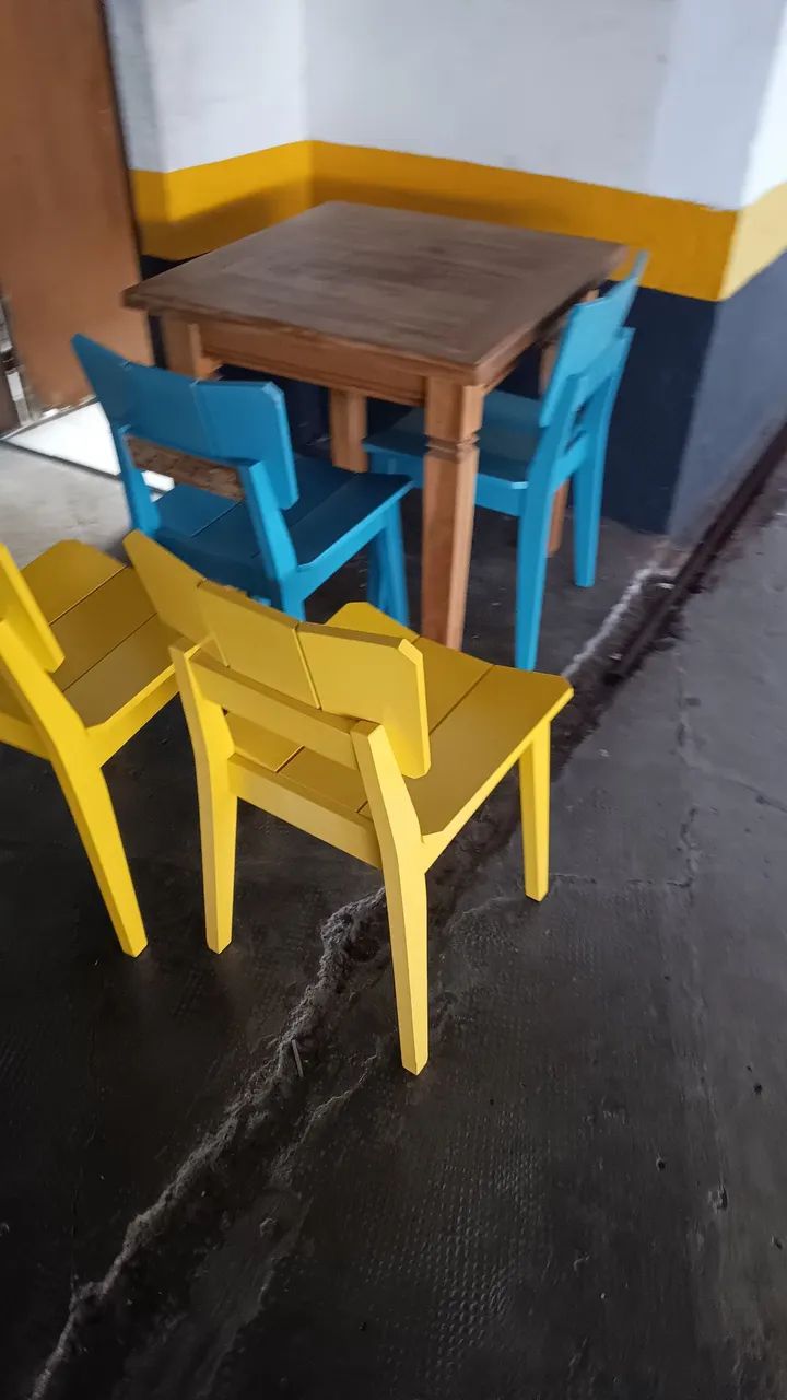 Mesa rústica de madeira demolição 
