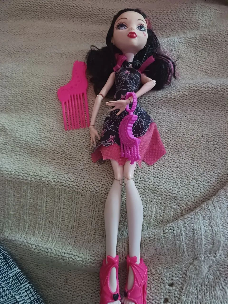 Boneca  monster high draculaura. 
