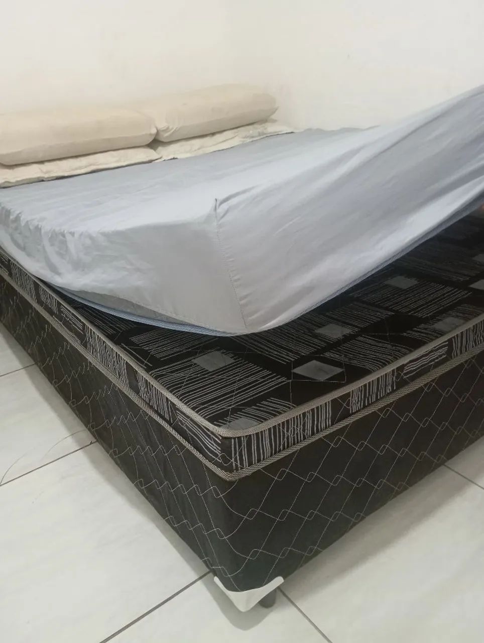 Cama box (base + colchão )