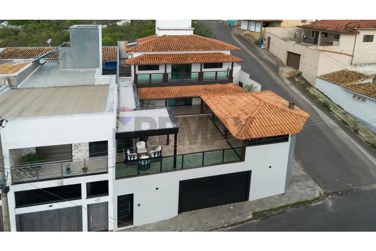 Casa em Capitólio: Luxo e Conforto!