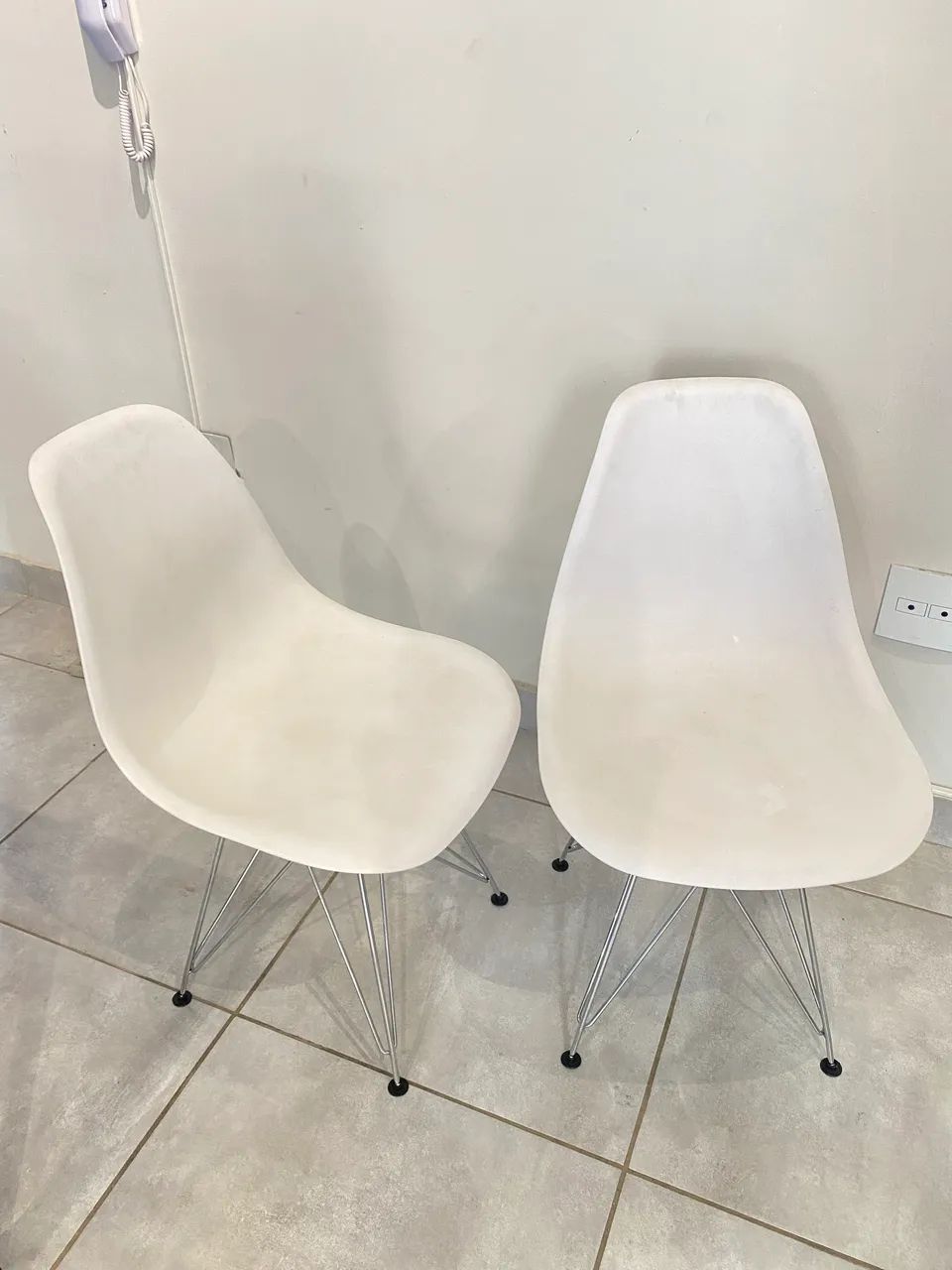 Kit 4 Cadeiras Charles Eames com base de metal cromado Branco