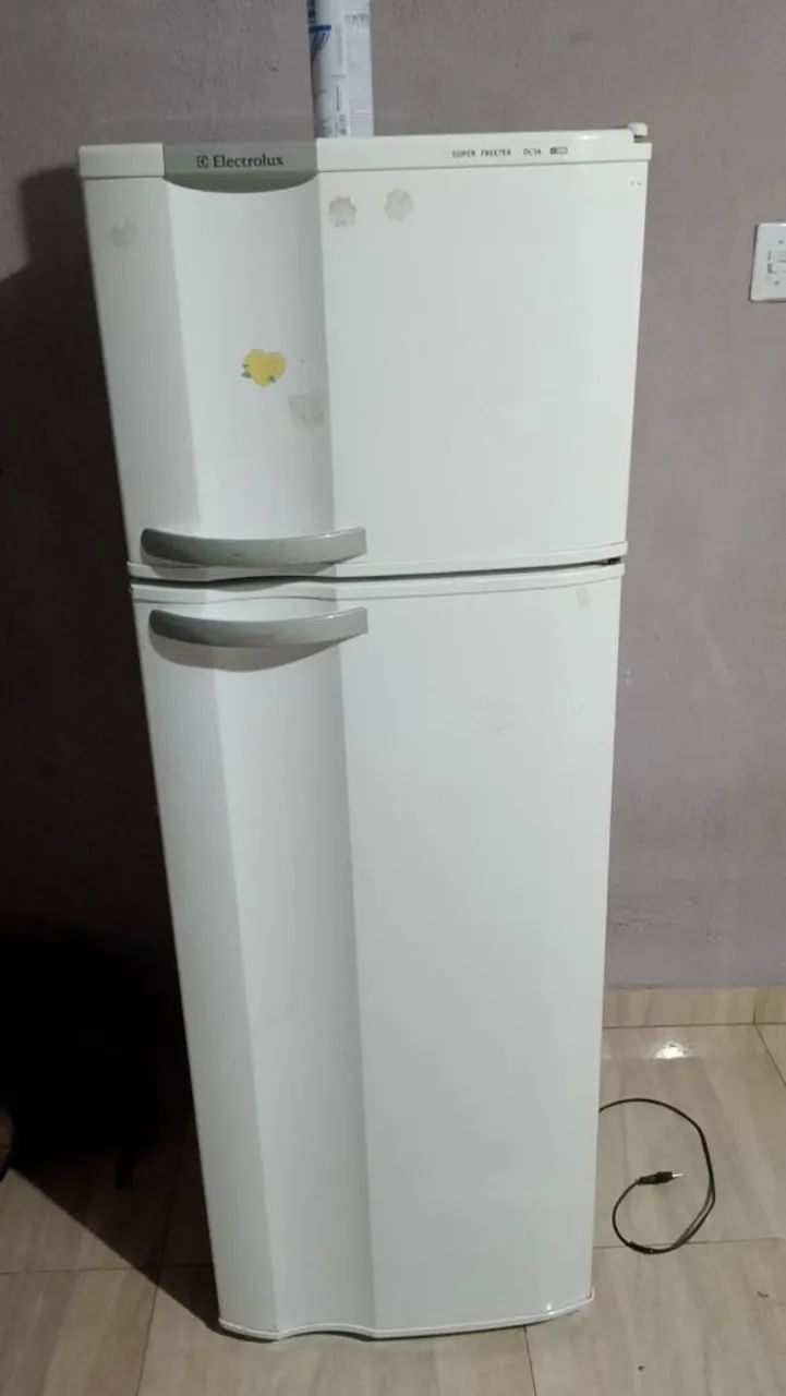 Vendo geladeira 110 