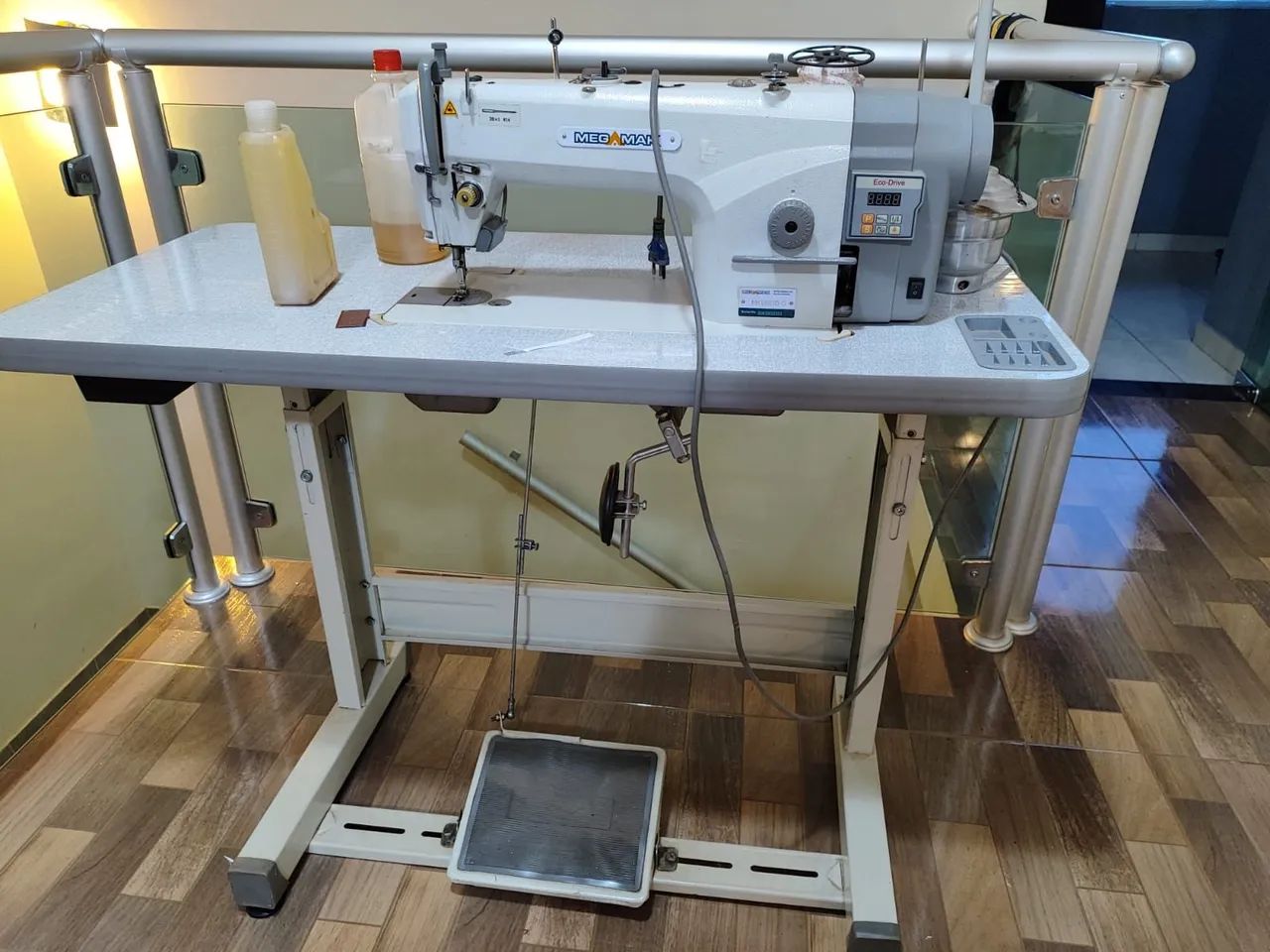 Máquina de Costura Industrial Reta Megamak - Semi Nova