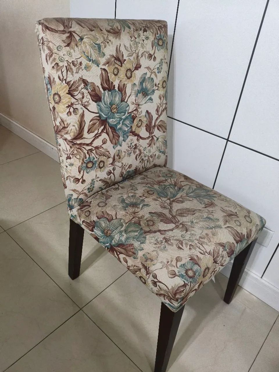 Mesa de Jantar com 8 cadeiras e tampo de vidro - Foto 5
