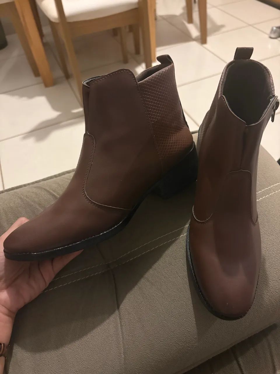 Bota ankle boot marrom tamanho 37 - Foto 2