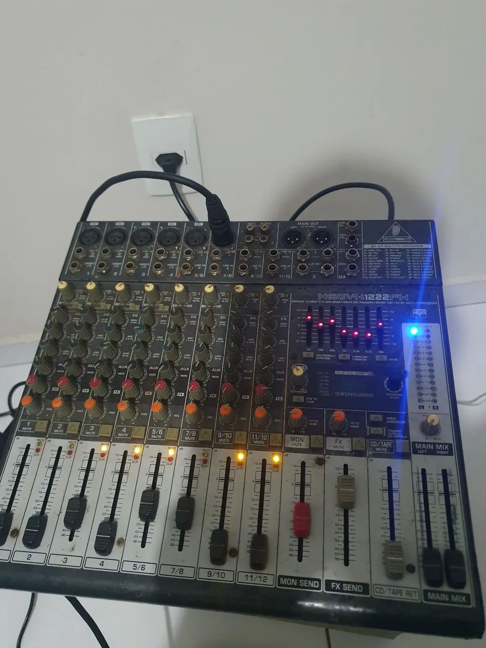 Mesa de som behringer 1222fx