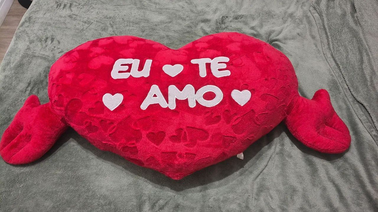 Pelúcia grande de coração 
