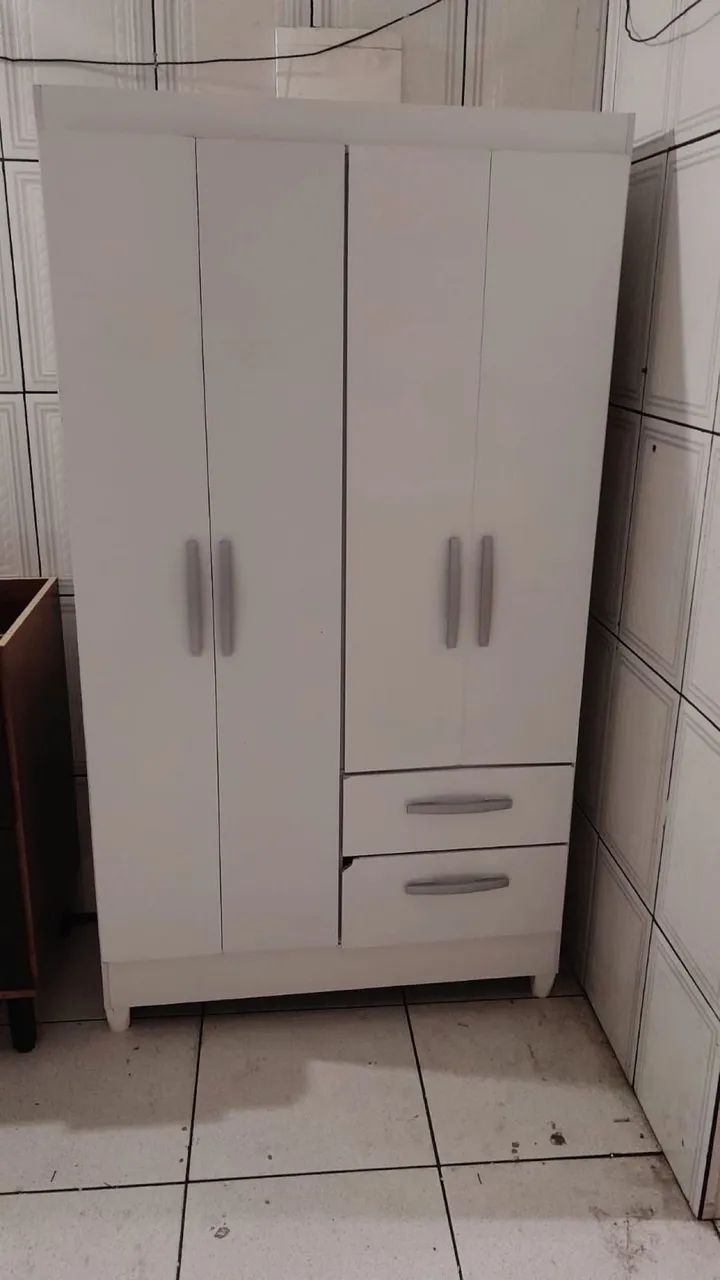 Guarda roupa, mesa e cômoda LEIA A DESCRIÇÃO 