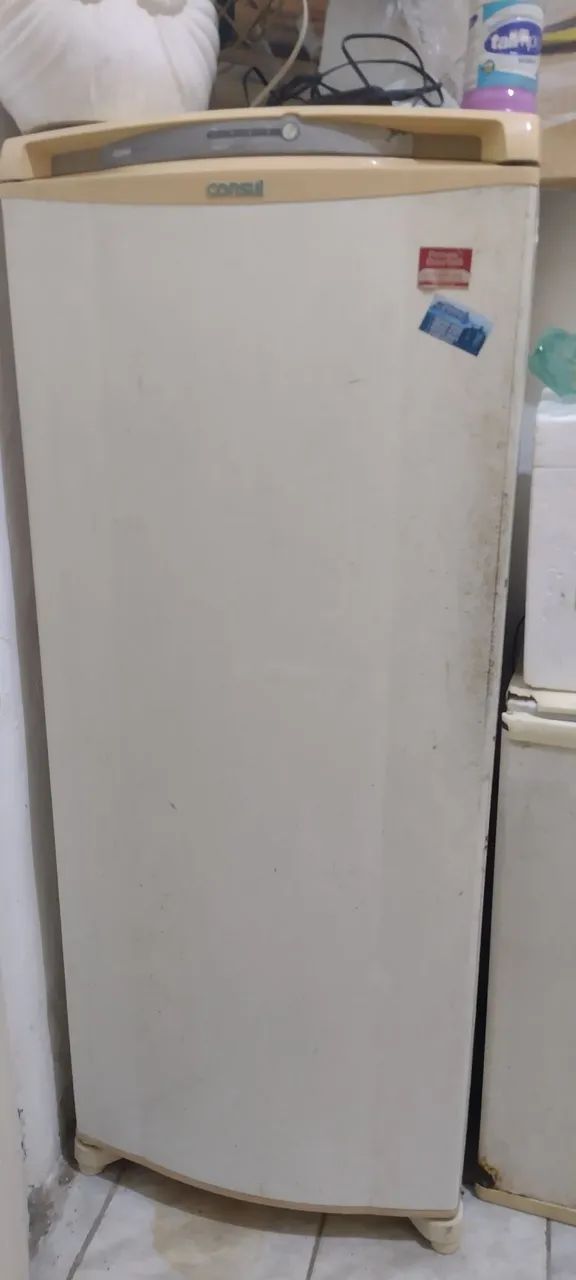 Geladeira palito com defeito R$100,00