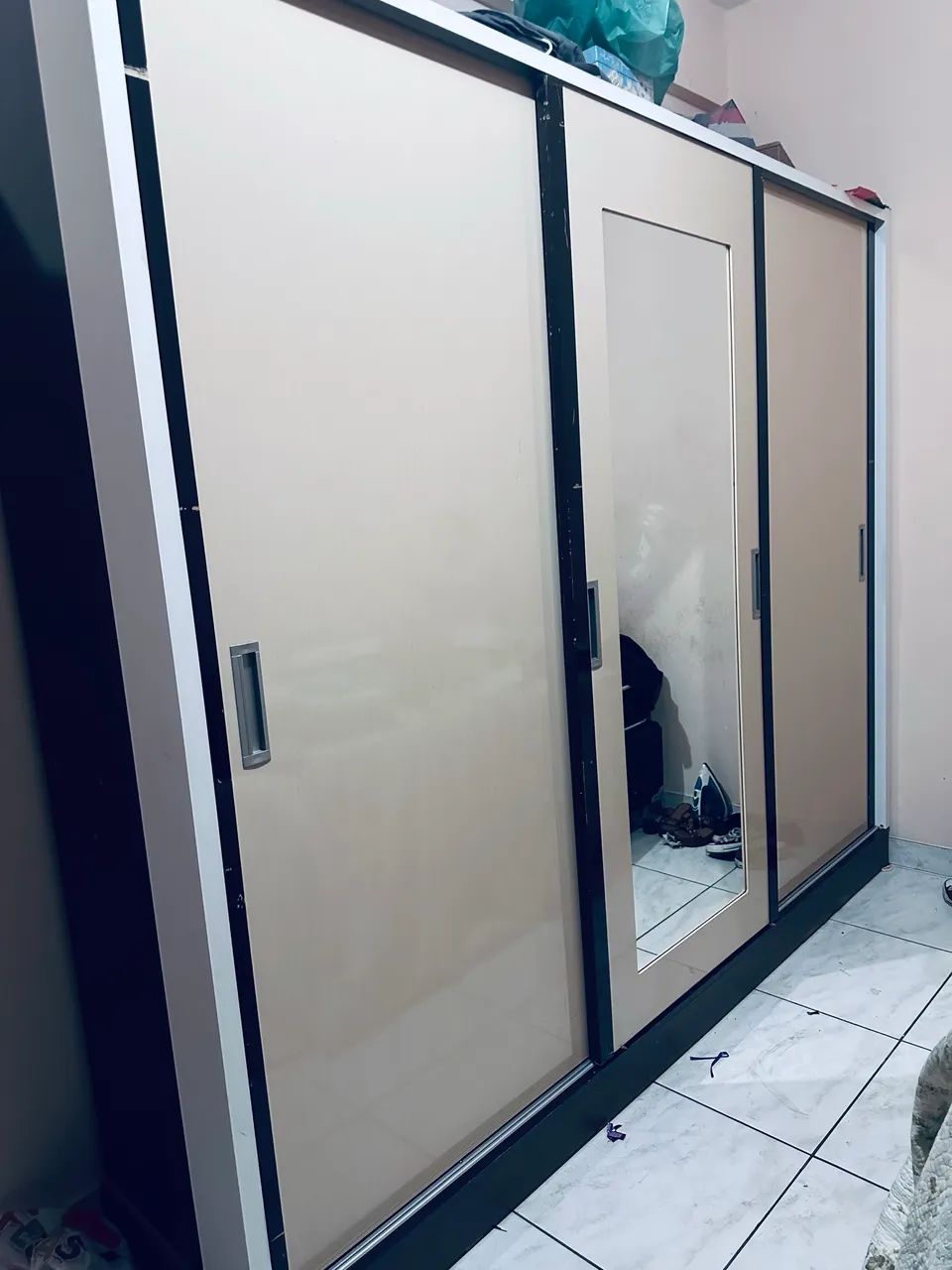 Guarda-roupa 3 portas com espelho - Excelente estado - Foto 3