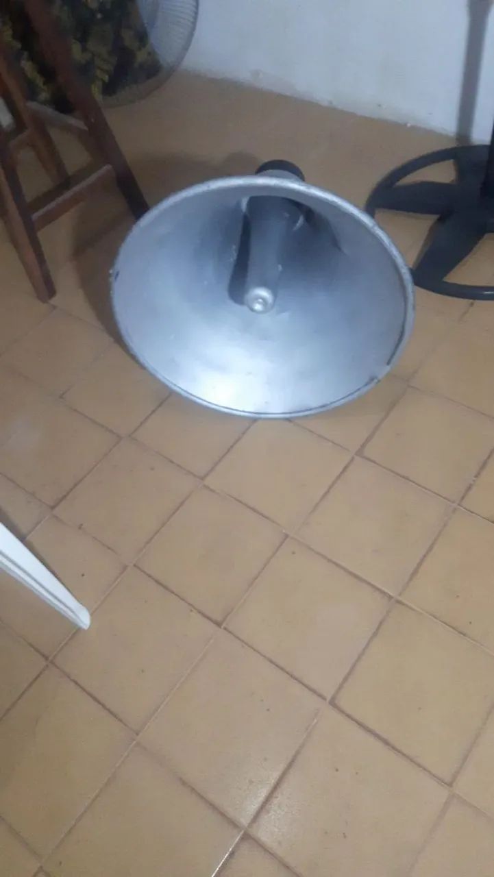 Megafone já com drive embutido para vender logo r$ 250 - Foto 2