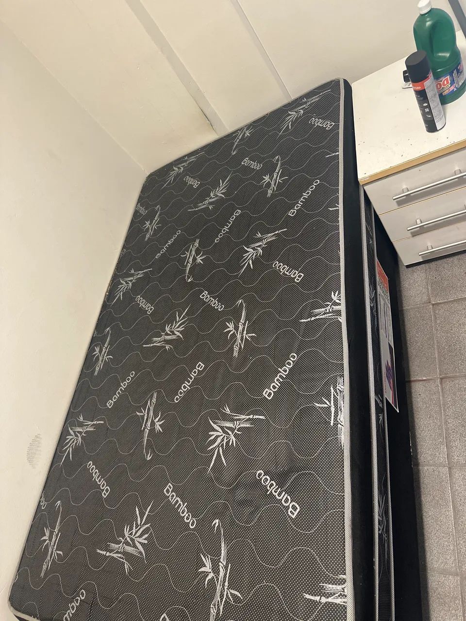 Cama solteirão box conjugado. Bom estado 