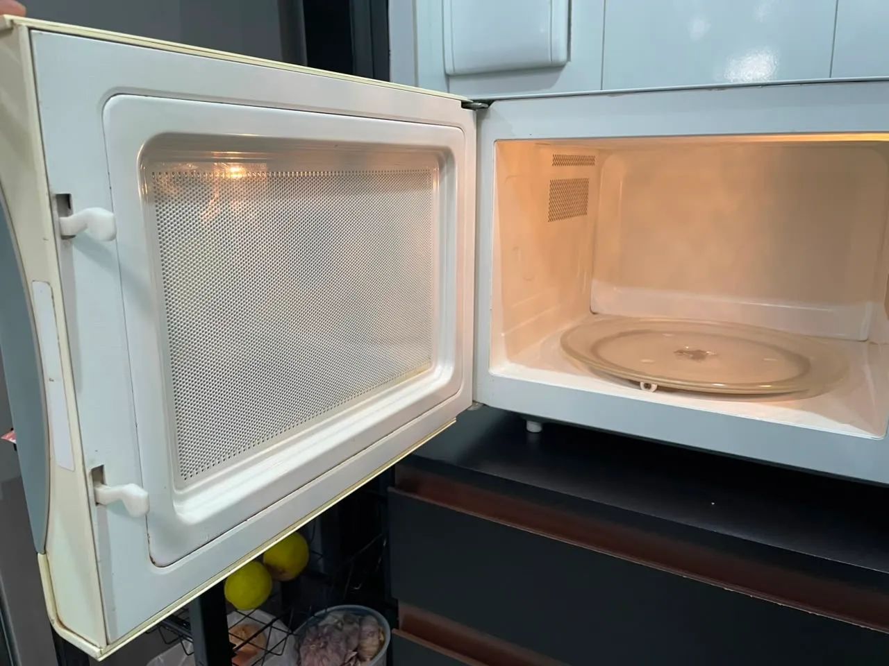 Microondas 28 Litros em Perfeito estado  - Foto 5