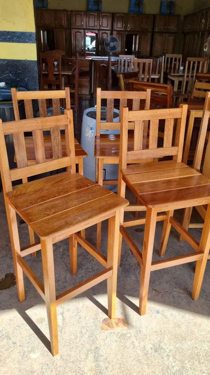 jogo com 4 banquetas 