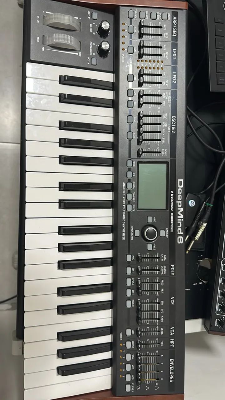  Behringer Deepmind 6 