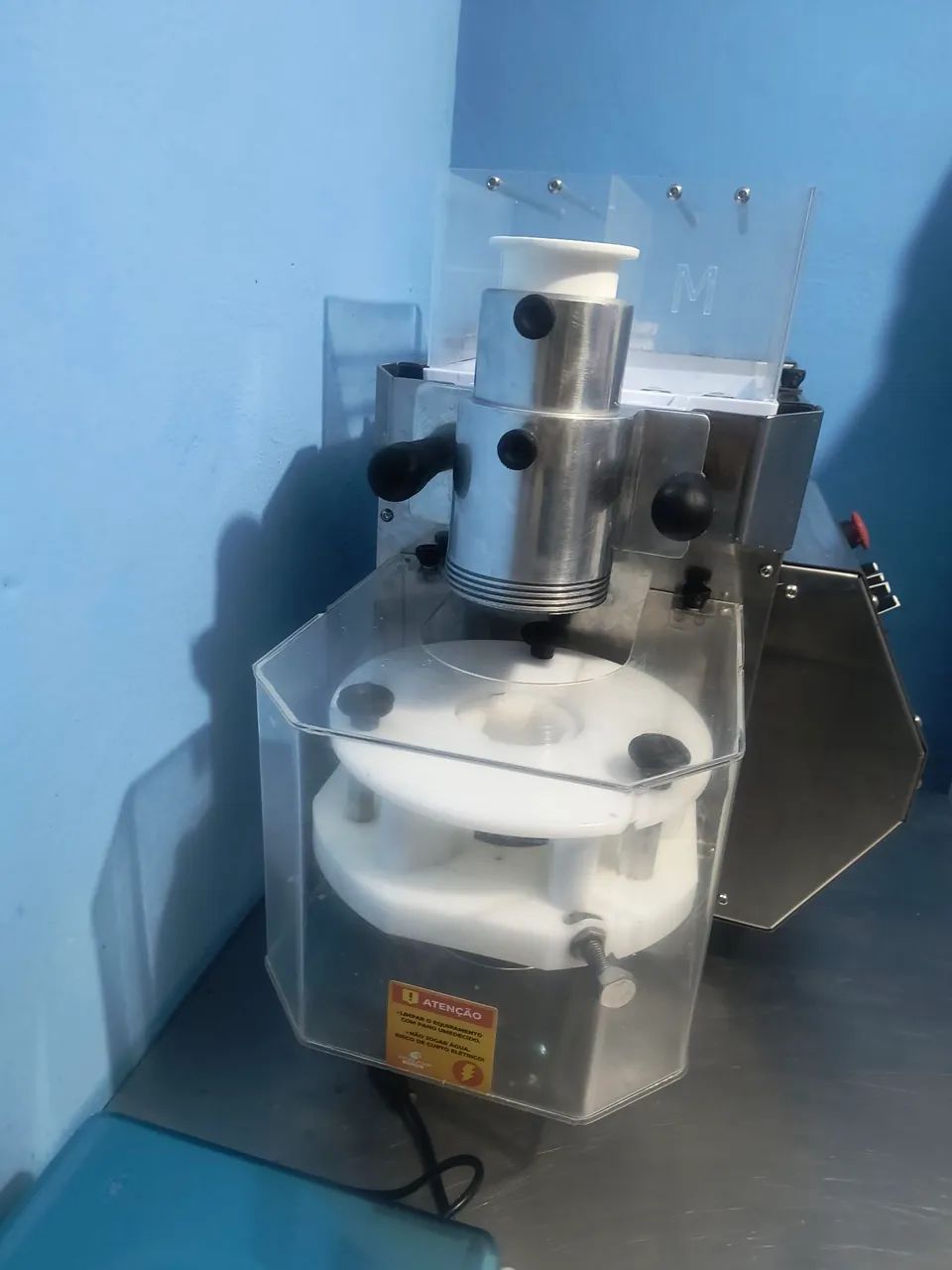 Vende máquina de salgados super nova com nota fiscal e garantia  - Foto 2