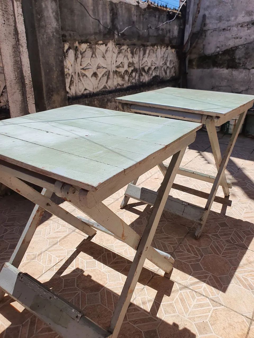 Conjunto de mesas e cadeiras