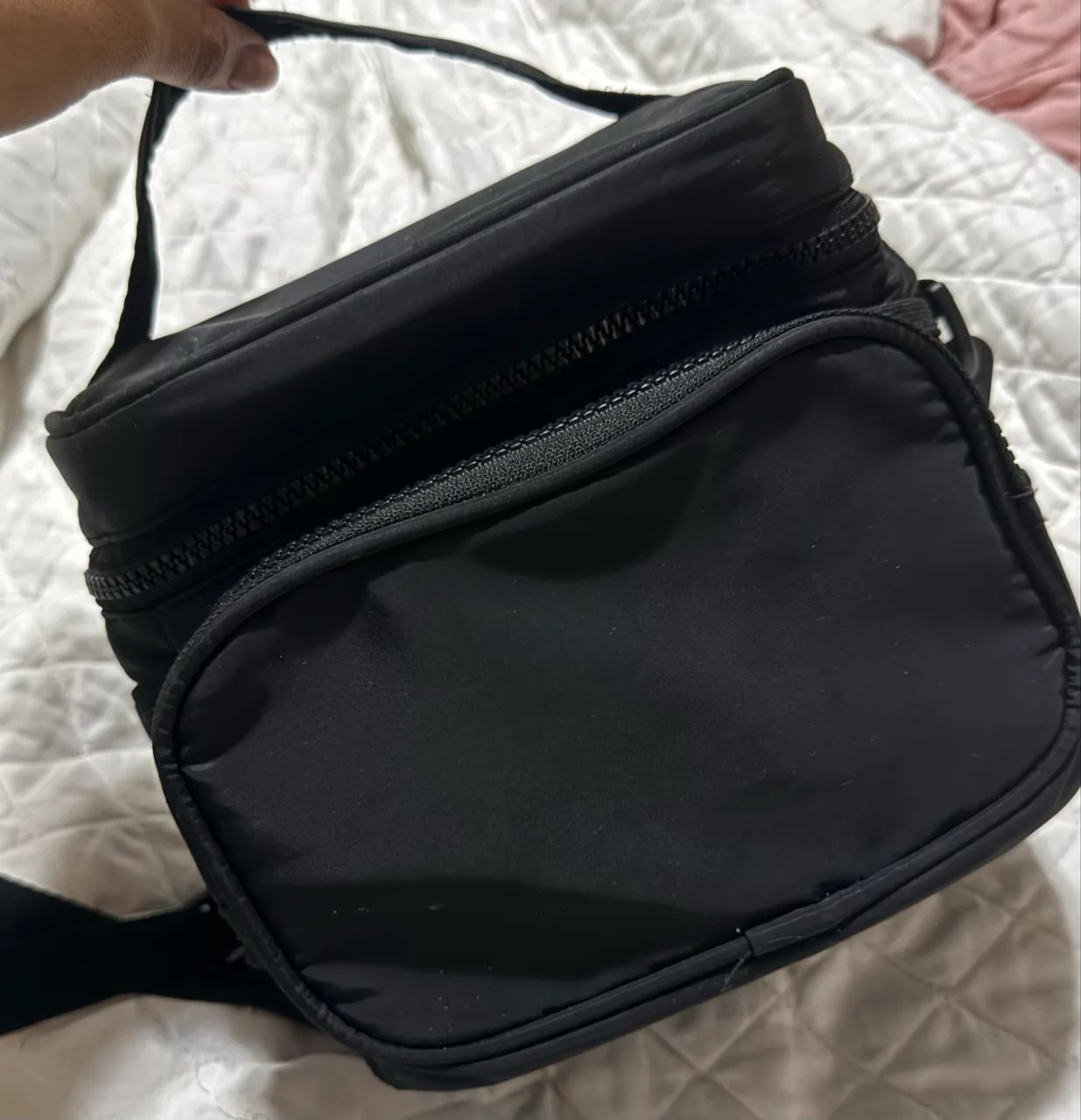 Bolsa térmica com alça e dois compartimentos 