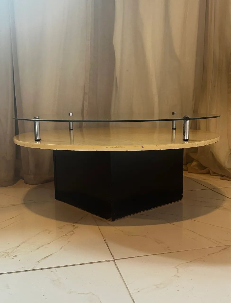Mesa de centro redonda com tampo de vidro 79 cm