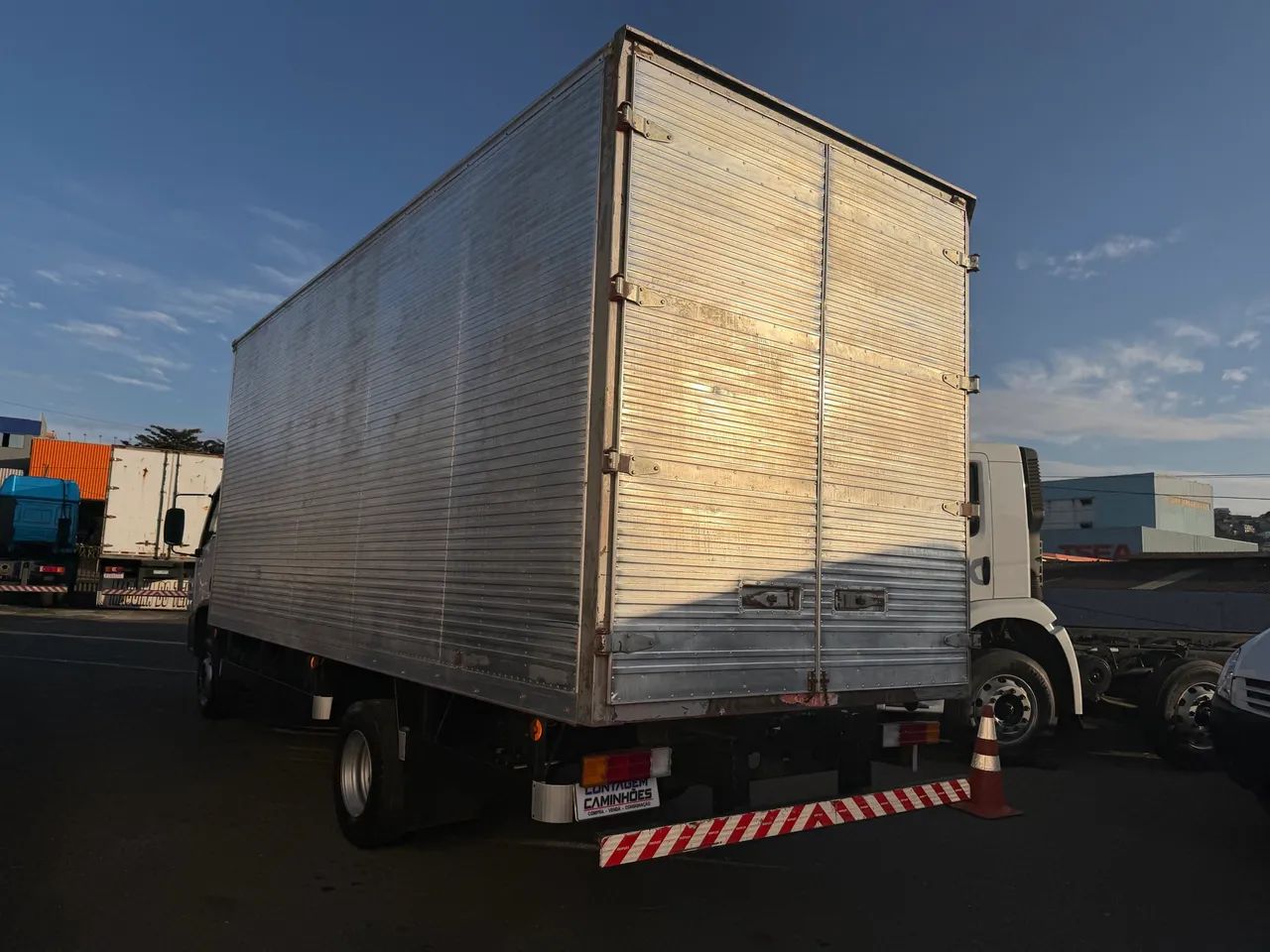 Mb accelo 915 2009 baú chapeado 6.20 raridade  - Foto 13